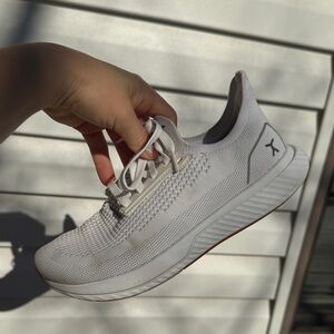 FLUXFOOTWEAR White Knit Sneakers with gum Accents